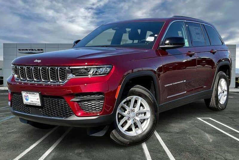 New 2025 Jeep Grand Cherokee Laredo X 4x4Image 1