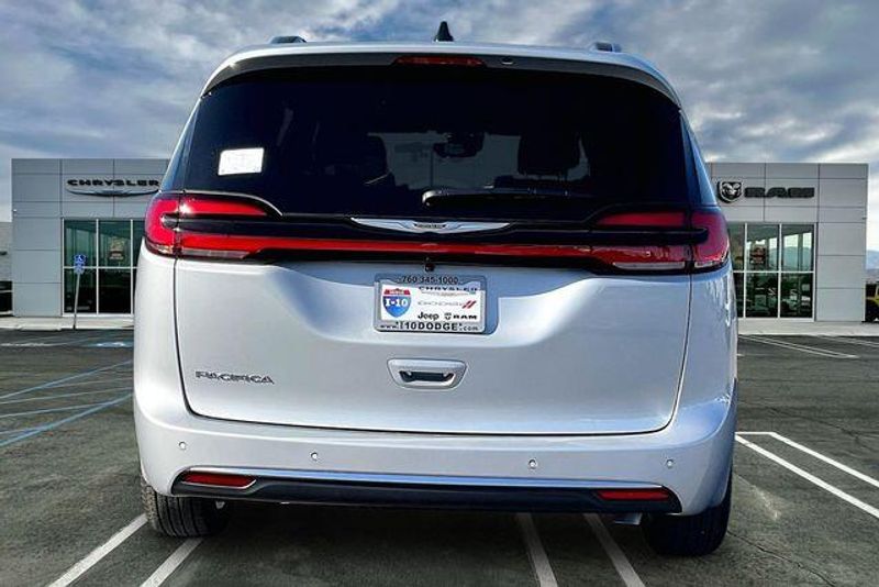 New 2026 Chrysler Pacifica PinnacleImage 3
