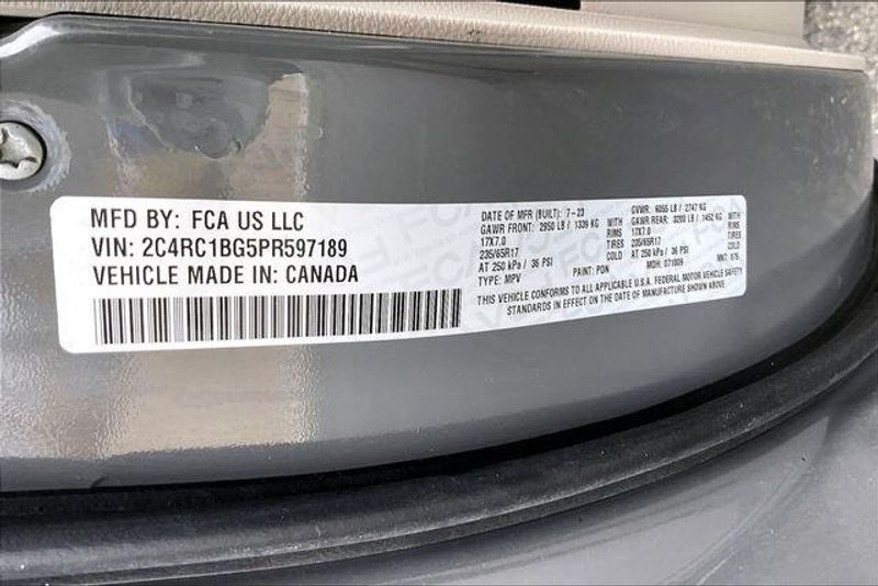 Used 2023 Chrysler Pacifica Touring LImage 33
