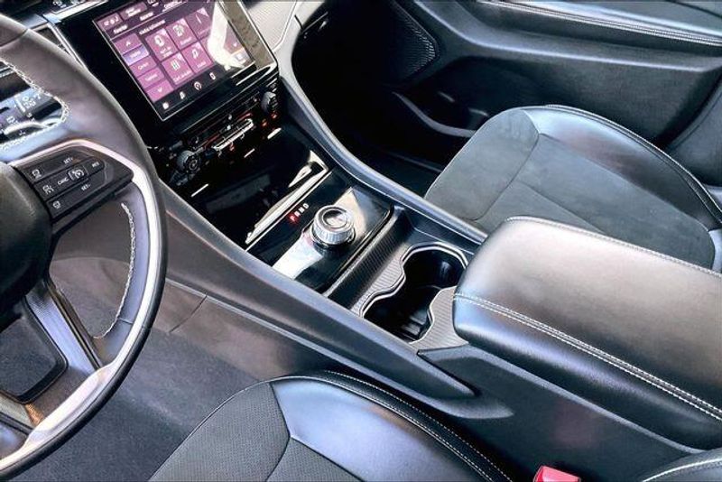 Used 2025 Jeep Grand Cherokee Altitude XImage 17