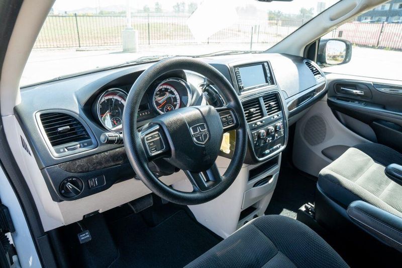 Used 2018 Dodge Grand Caravan SEImage 10
