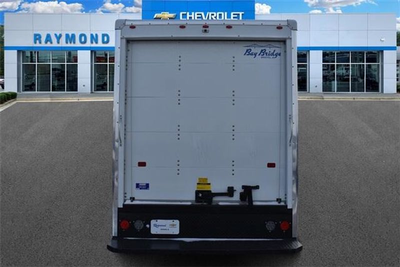 New 2025 Chevrolet Express 3500 Work VanImage 4