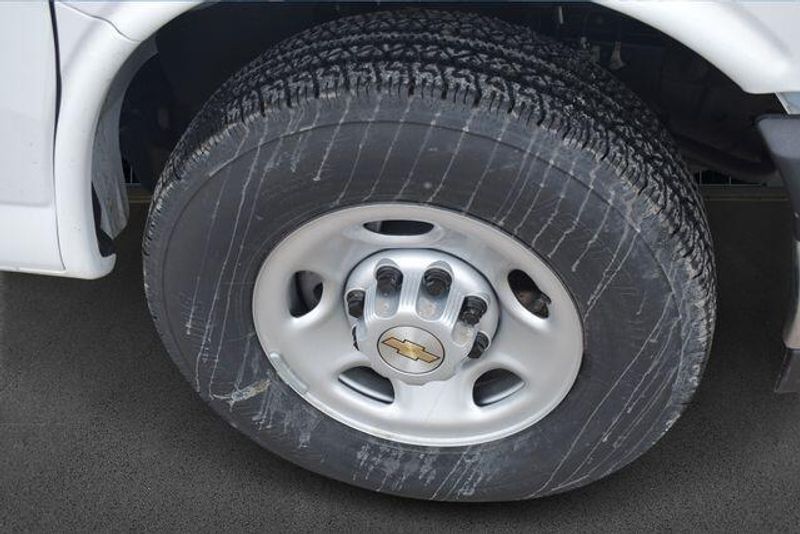 New 2025 Chevrolet Express 3500 Work VanImage 12