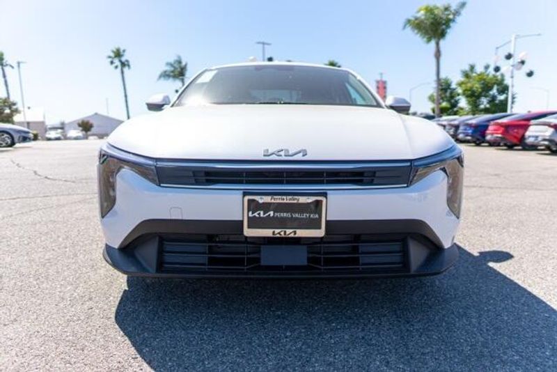 New 2025 Kia K4 LXSImage 2