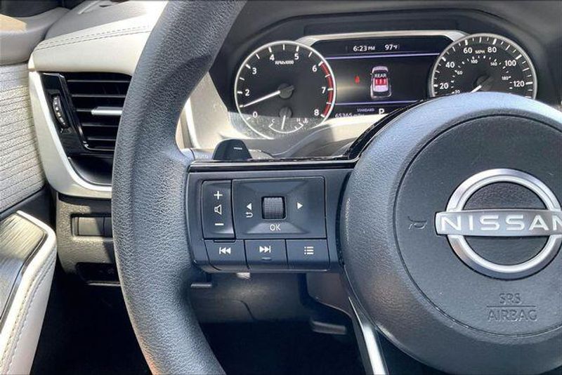 Used 2023 Nissan Rogue SVImage 18