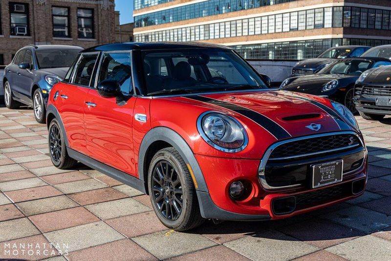 2017 MINI Hardtop 4 Door Cooper SImage 7