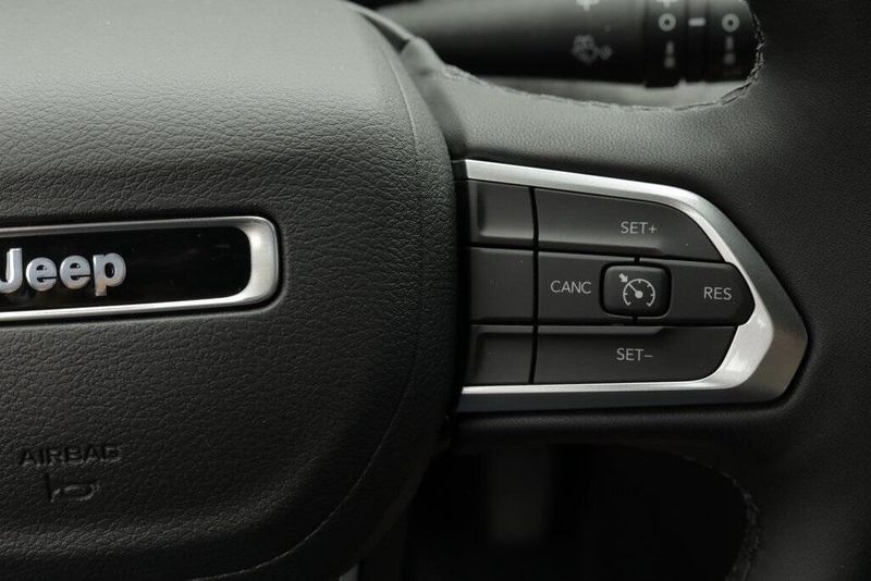 2025 Jeep Compass Latitude 4x4Image 24