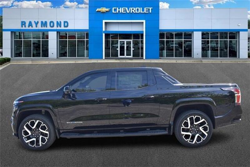 2024 Chevrolet Silverado EV RSTImage 6