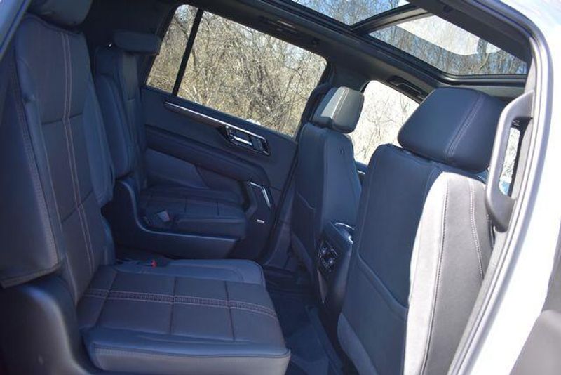 New 2026 Chevrolet Suburban High CountryImage 23
