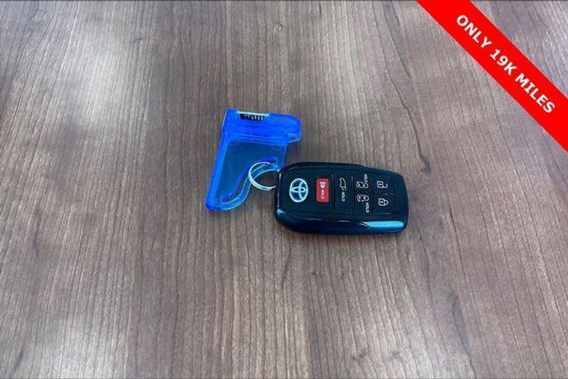 Used 2022 Toyota Sienna LEImage 11