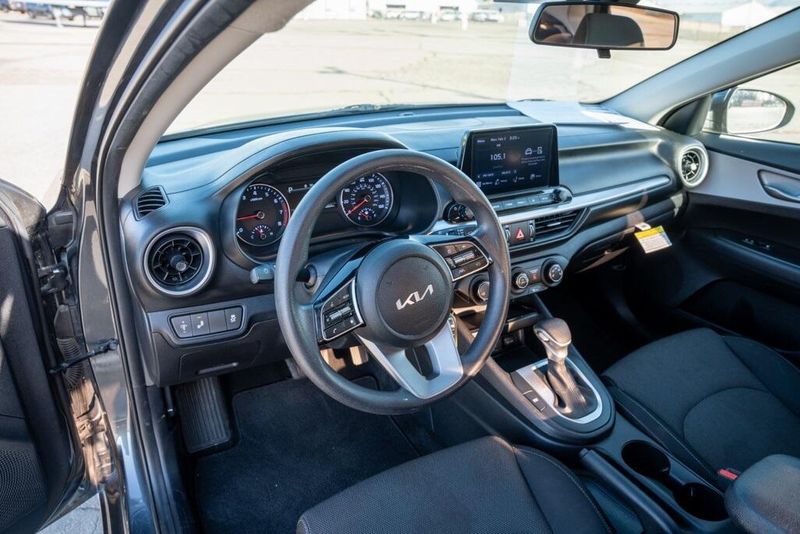 Used 2022 Kia Forte LXSImage 10