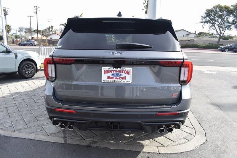 2025 Ford Explorer STImage 7