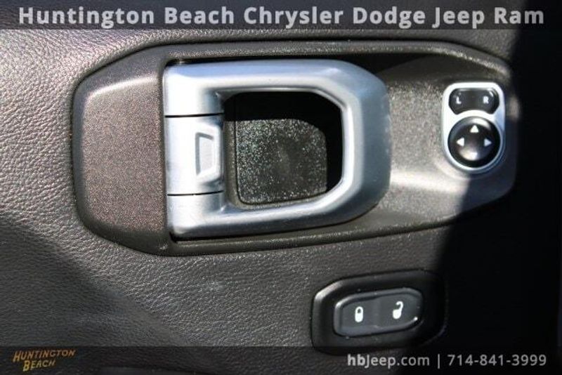 2020 Jeep Wrangler Unlimited SaharaImage 11