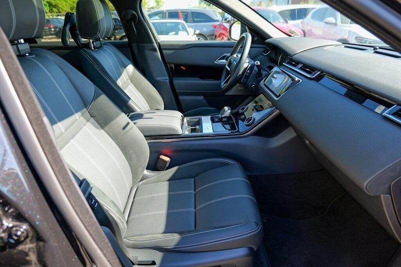 2022 Land Rover Range Rover Velar P250 R-Dynamic S photo 34