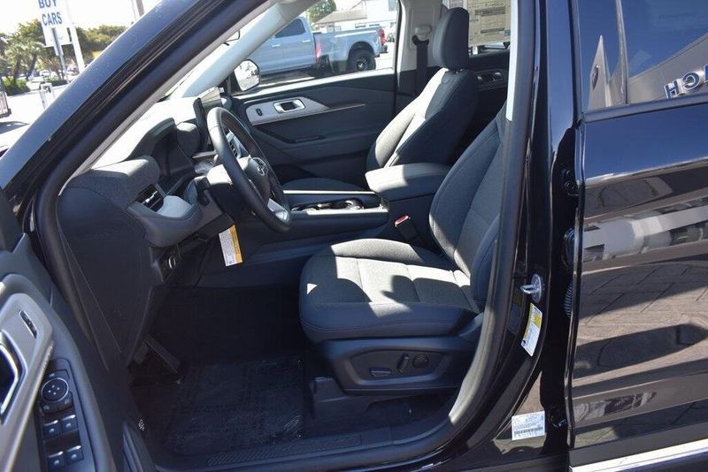 New 2025 Ford Explorer ActiveImage 15