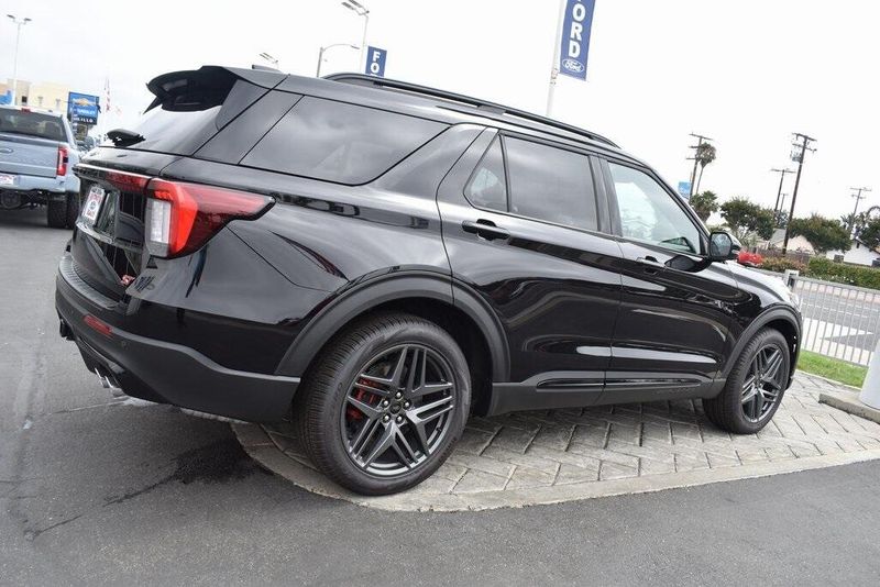 New 2025 Ford Explorer STImage 2