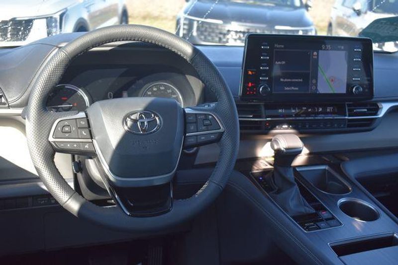 Used 2023 Toyota Sienna LimitedImage 23