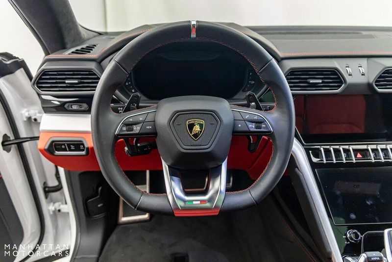 2021 Lamborghini Urus BaseImage 15