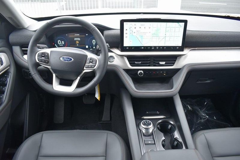 New 2025 Ford Explorer ActiveImage 12