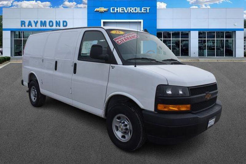 New 2025 Chevrolet Express 2500 Work VanImage 11