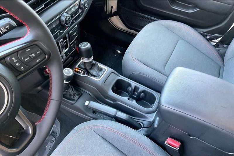 Used 2024 Jeep Gladiator RubiconImage 17