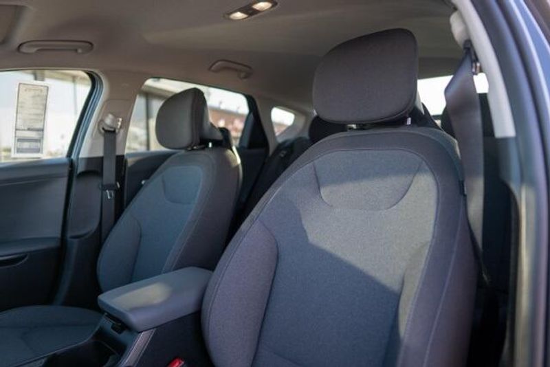 2025 Kia K4 LXImage 12