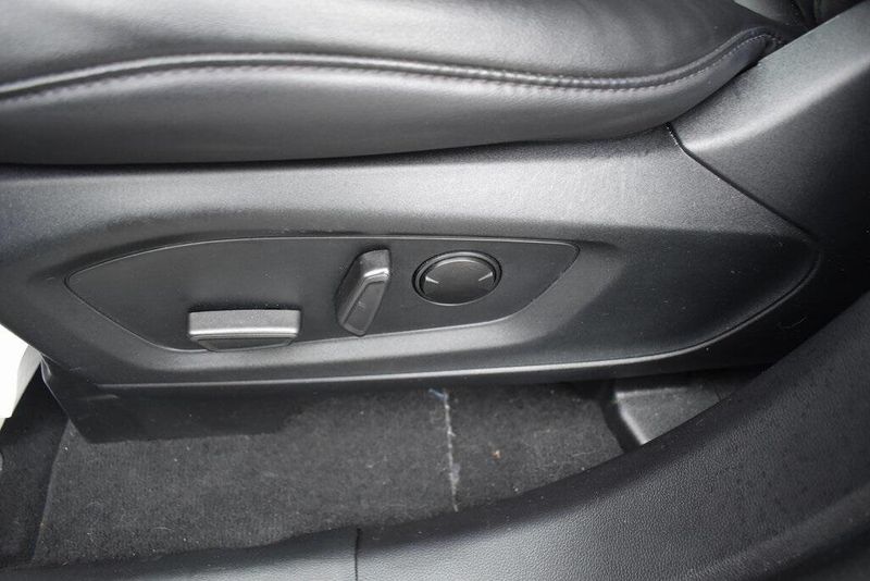 Used 2022 Ford Explorer XLTImage 14