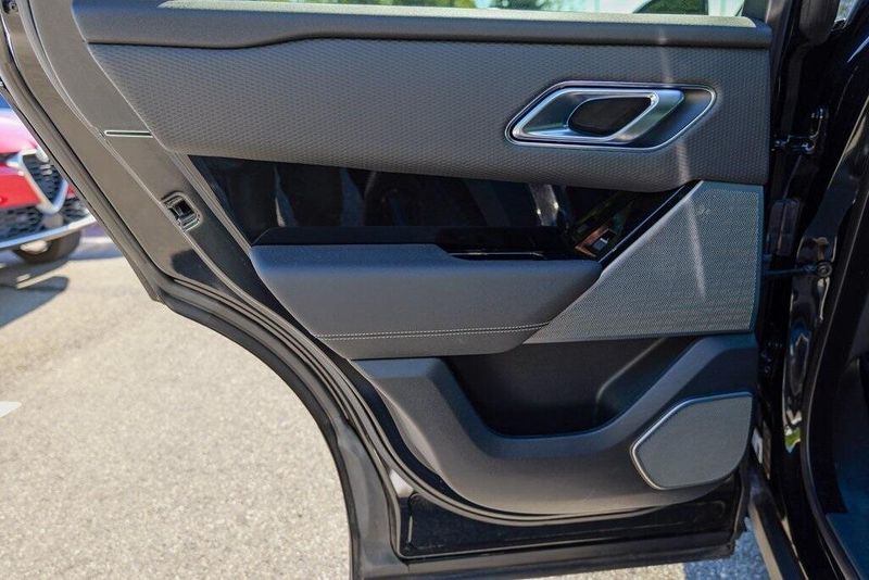 2022 Land Rover Range Rover Velar P250 R-Dynamic S photo 24