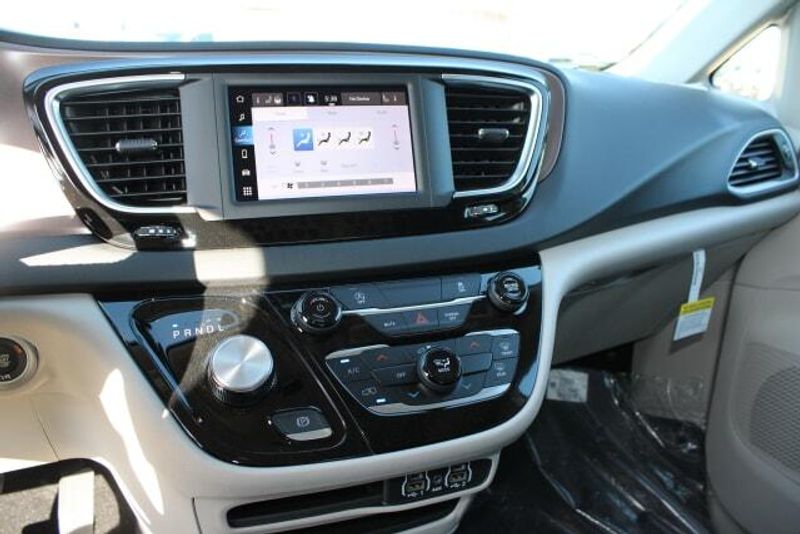 2024 Chrysler Voyager LX PhenixImage 13