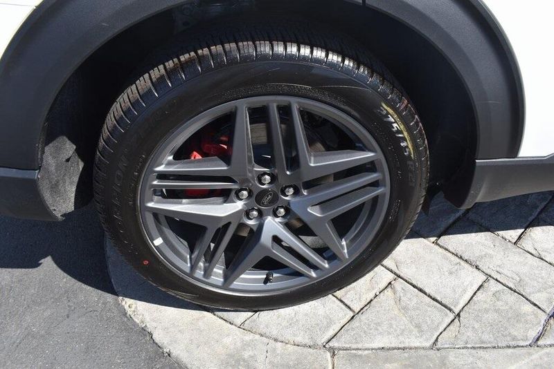 New 2025 Ford Explorer STImage 4