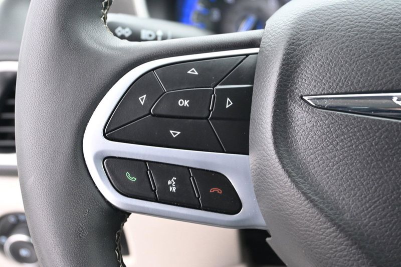 2023 Chrysler Pacifica Touring LImage 23