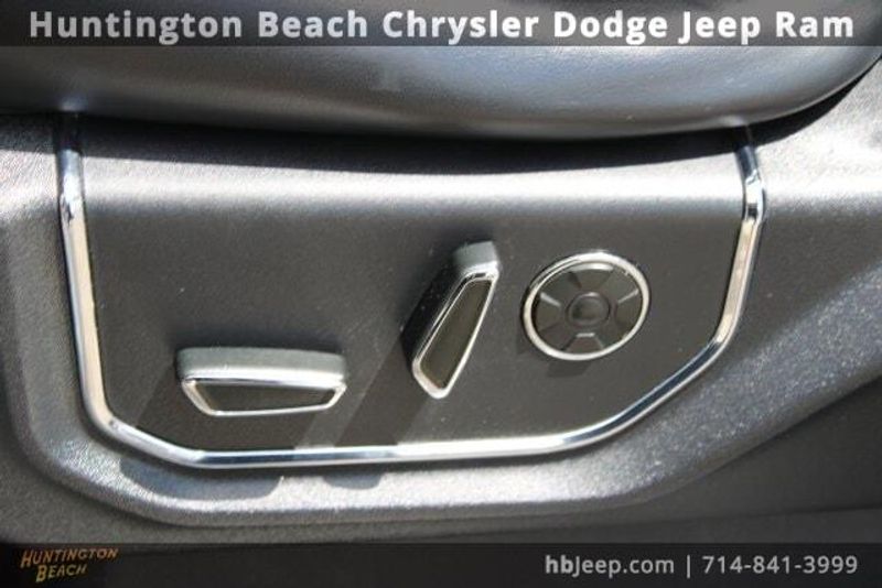 2015 Ford F-150 PlatinumImage 35
