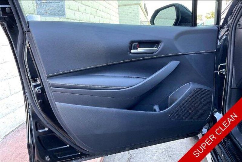 Used 2025 Toyota Corolla Hatchback SEImage 22