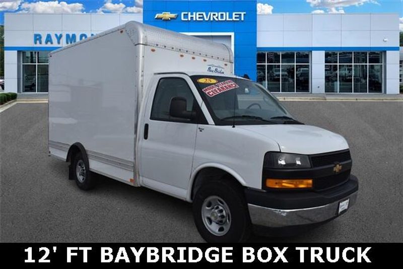 New 2025 Chevrolet Express 3500 Work VanImage 1