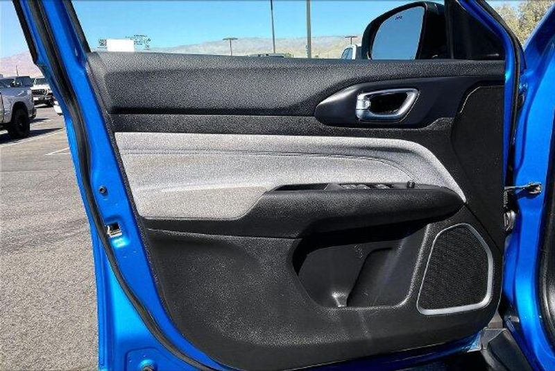Used 2025 Jeep Compass SportImage 22
