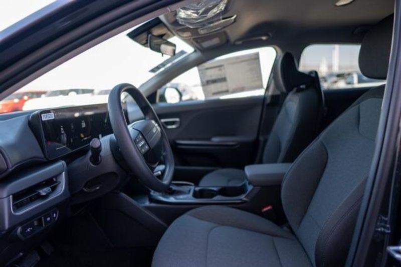 New 2025 Kia K4 LXImage 12
