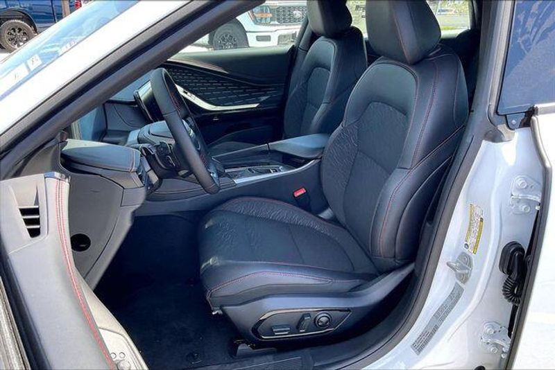 New 2026 Dodge Charger Scat Pack 4-door AwdImage 8