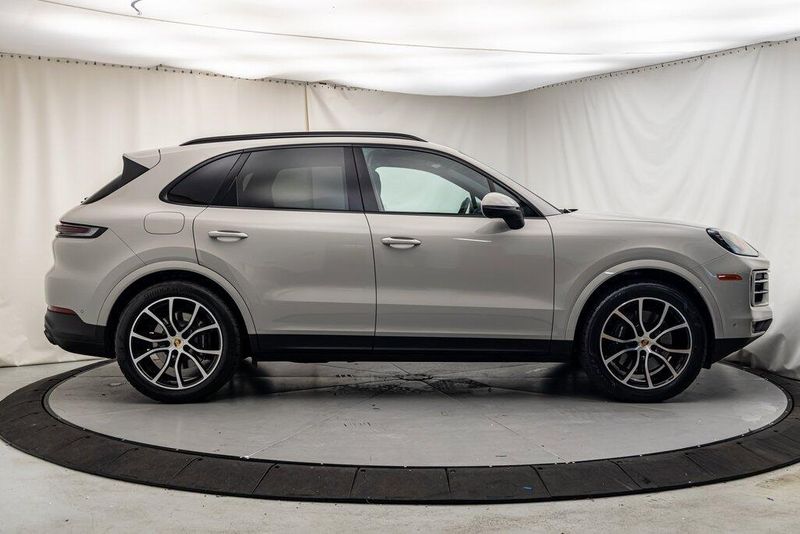 2024 Porsche Cayenne BaseImage 6