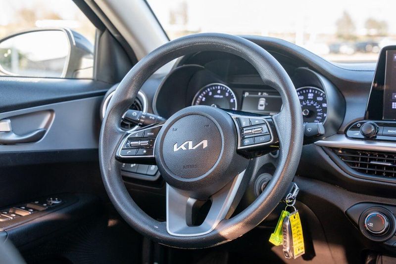 Used 2022 Kia Forte LXSImage 23