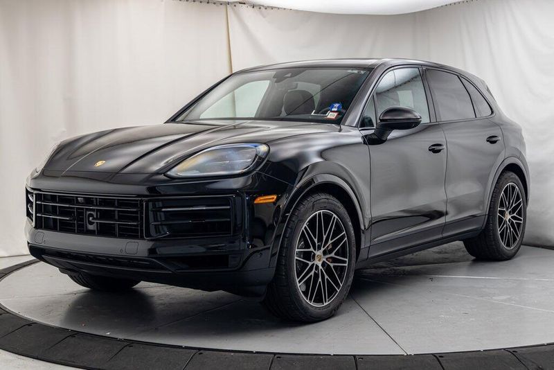 2024 Porsche Cayenne SImage 1