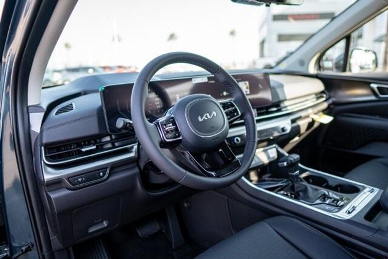 2026 Kia Carnival SX PrestigeImage 9