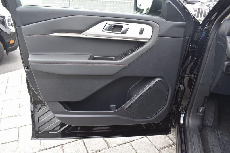 New 2025 Ford Explorer ActiveImage 13