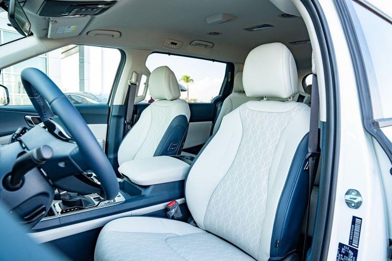 New 2026 Kia Carnival EXImage 12