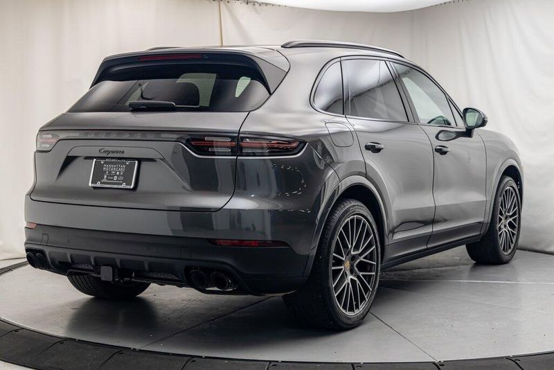 2021 Porsche Cayenne BaseImage 5