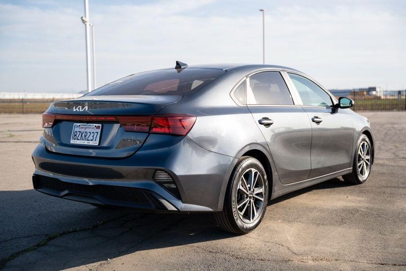 Used 2022 Kia Forte LXSImage 7