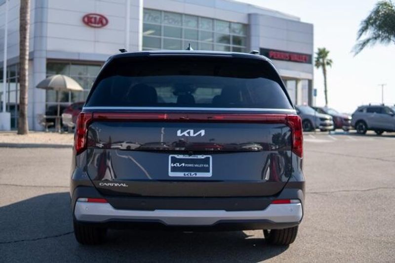 New 2026 Kia Carnival EXImage 6