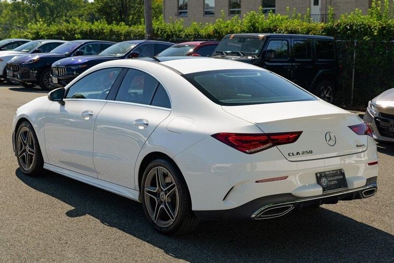 2022 Mercedes Benz CLA 250 photo 4
