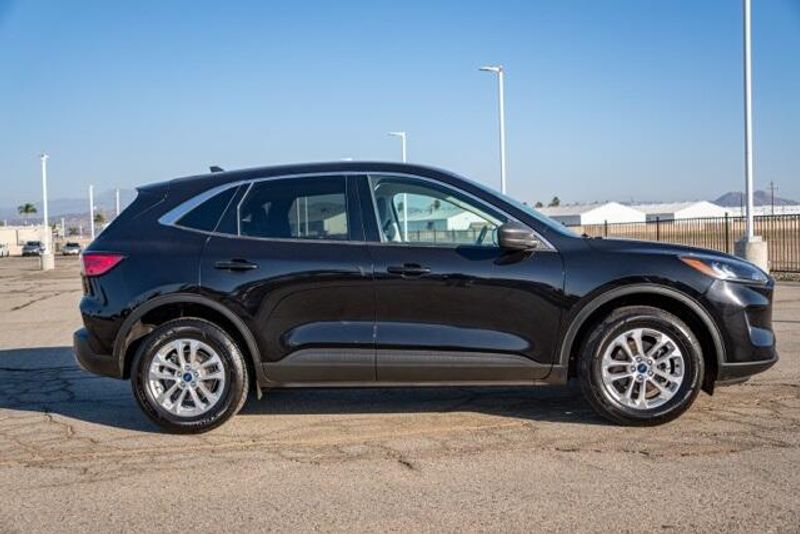 Used 2022 Ford Escape SEImage 8