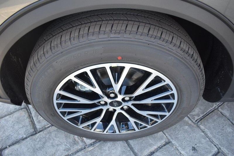 2025 Ford Escape Plug-In Hybrid BaseImage 4