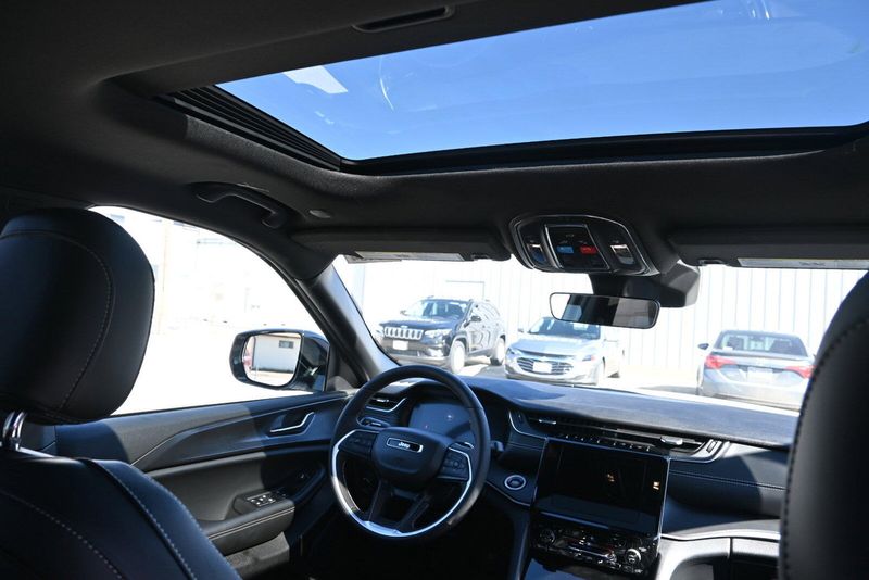 2025 Jeep Grand Cherokee L Altitude XImage 16